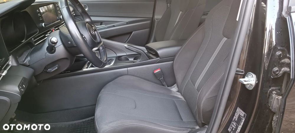 Hyundai Elantra - 11