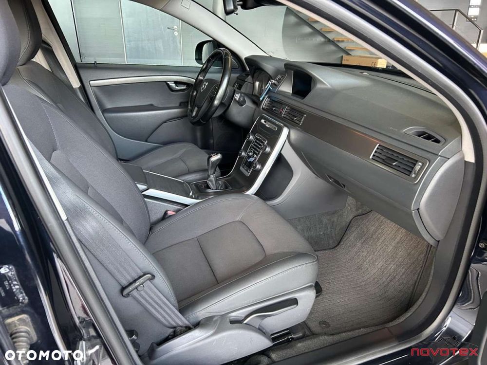 Volvo V70 D3 Momentum - 12