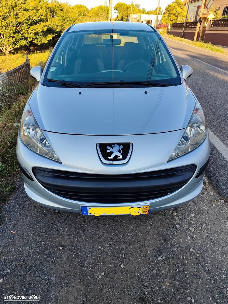 Peugeot 207 - 1