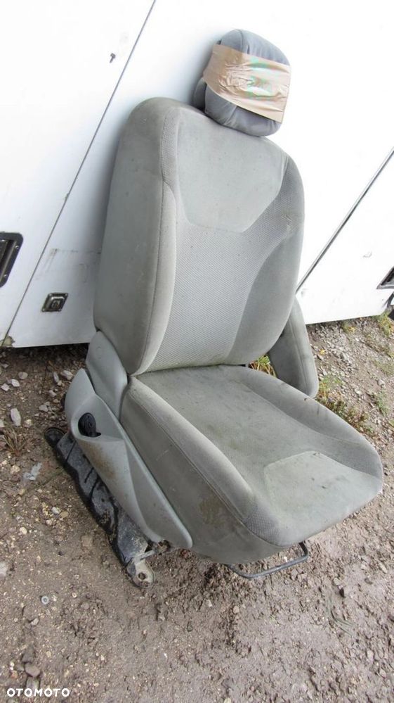 TRAFIC VIVARO II FOTEL PASAŻERA PRAWY 01- - 4