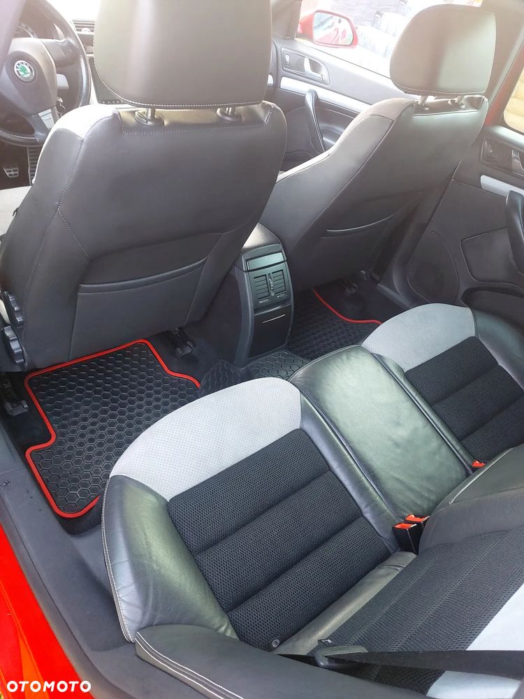 Skoda Octavia 2.0 TFSI RS - 11