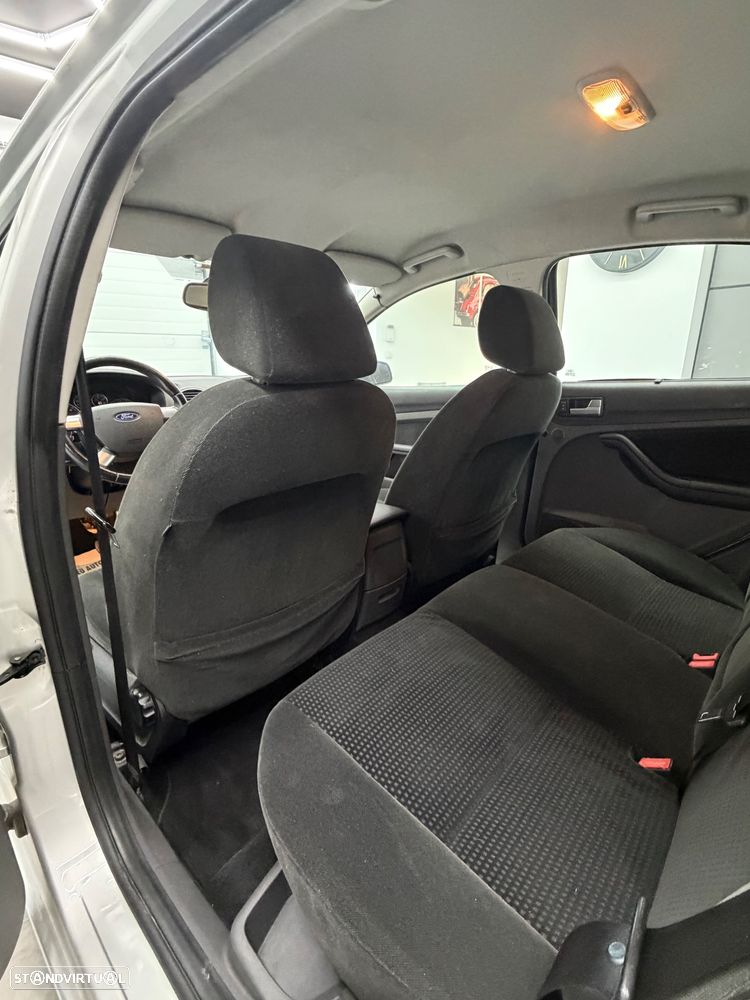 Ford Focus 1.6 TDCi Ghia CVT - 13