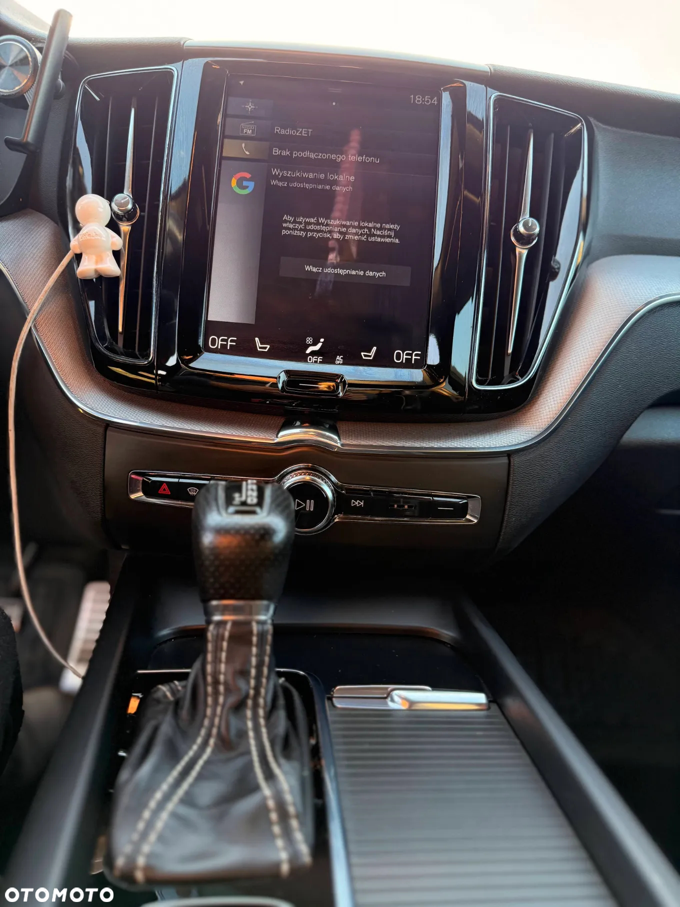Volvo XC 60 T6 AWD R-Design - 28