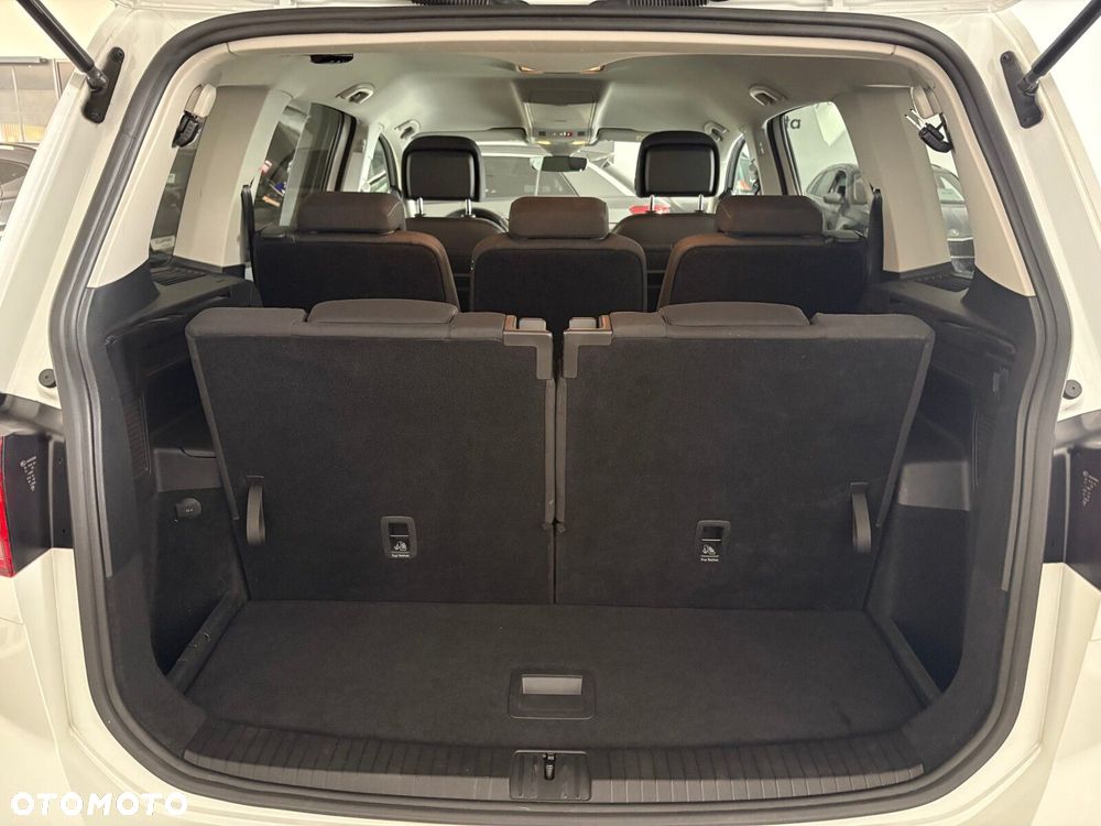 Volkswagen Touran - 20