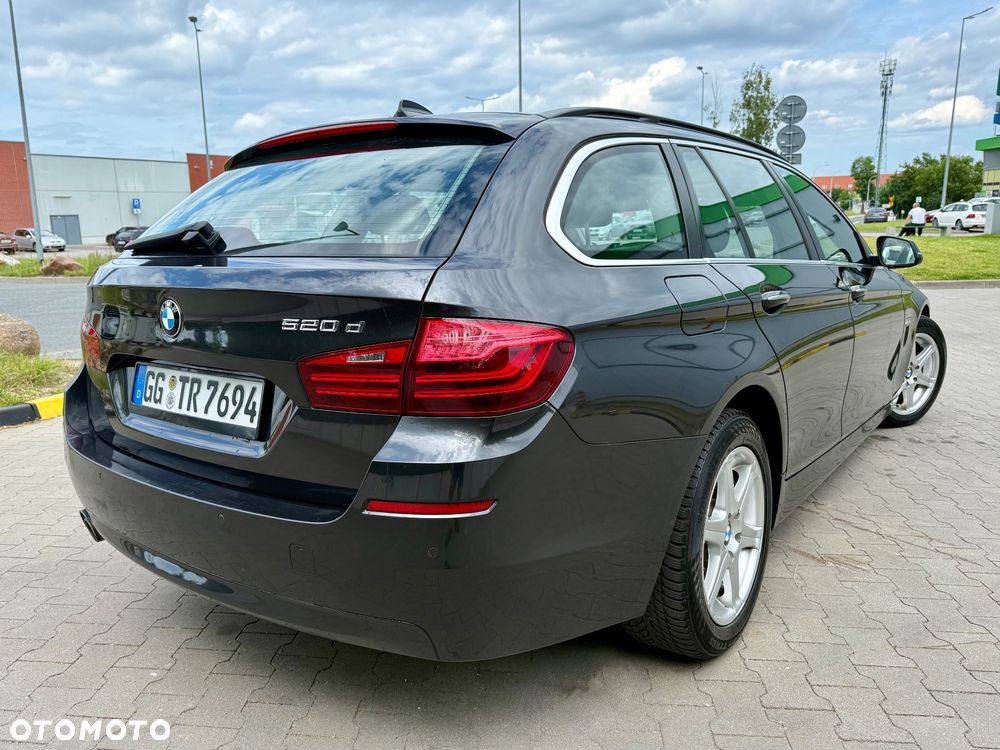 BMW Seria 5 520d Sport-Aut - 2