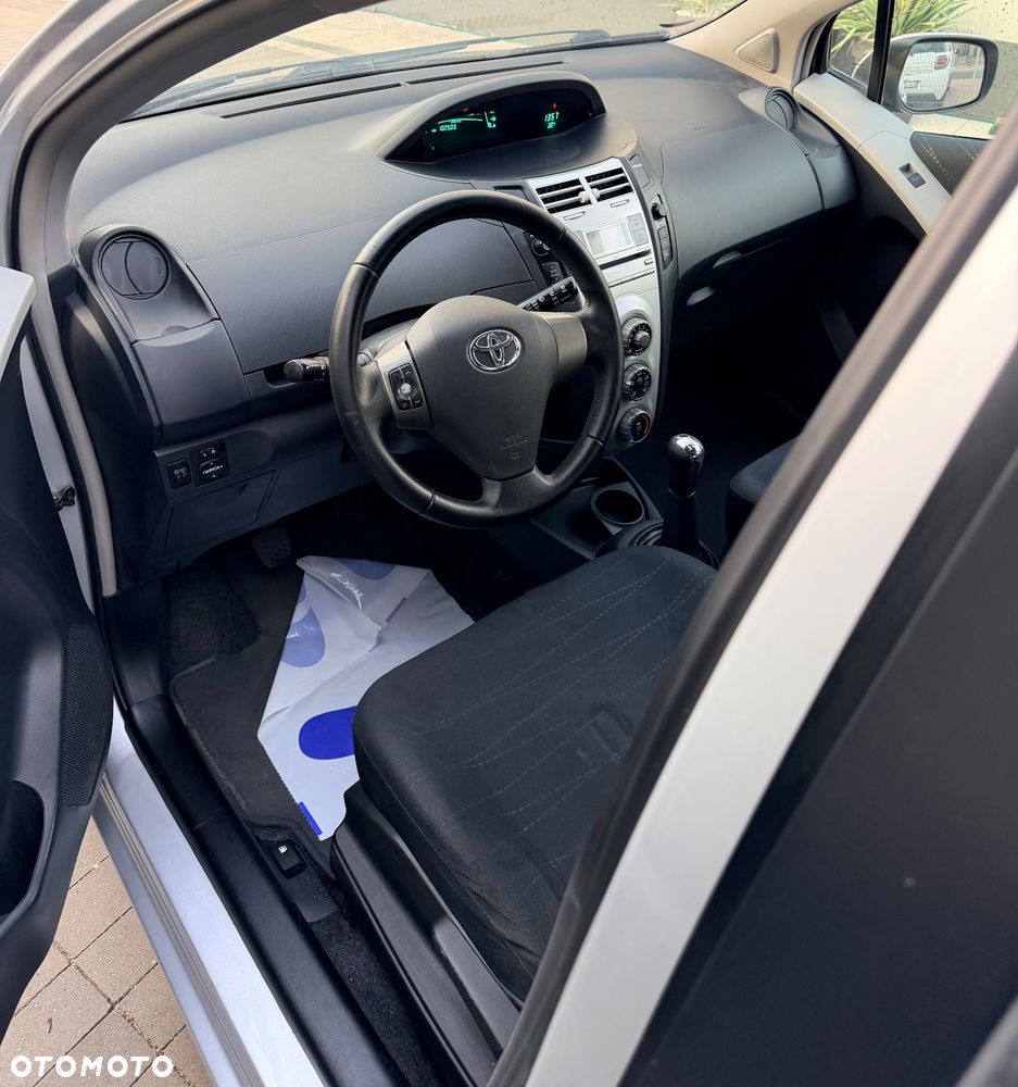 Toyota Yaris 1.3 Luna Hit - 9