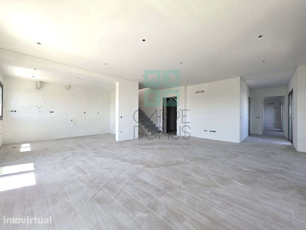Penthouse T3 com varanda, jacuzzi e lugar de estacionamento em Tavira - Grande imagem: 4/8