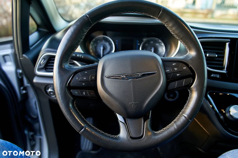 Chrysler Pacifica - 13