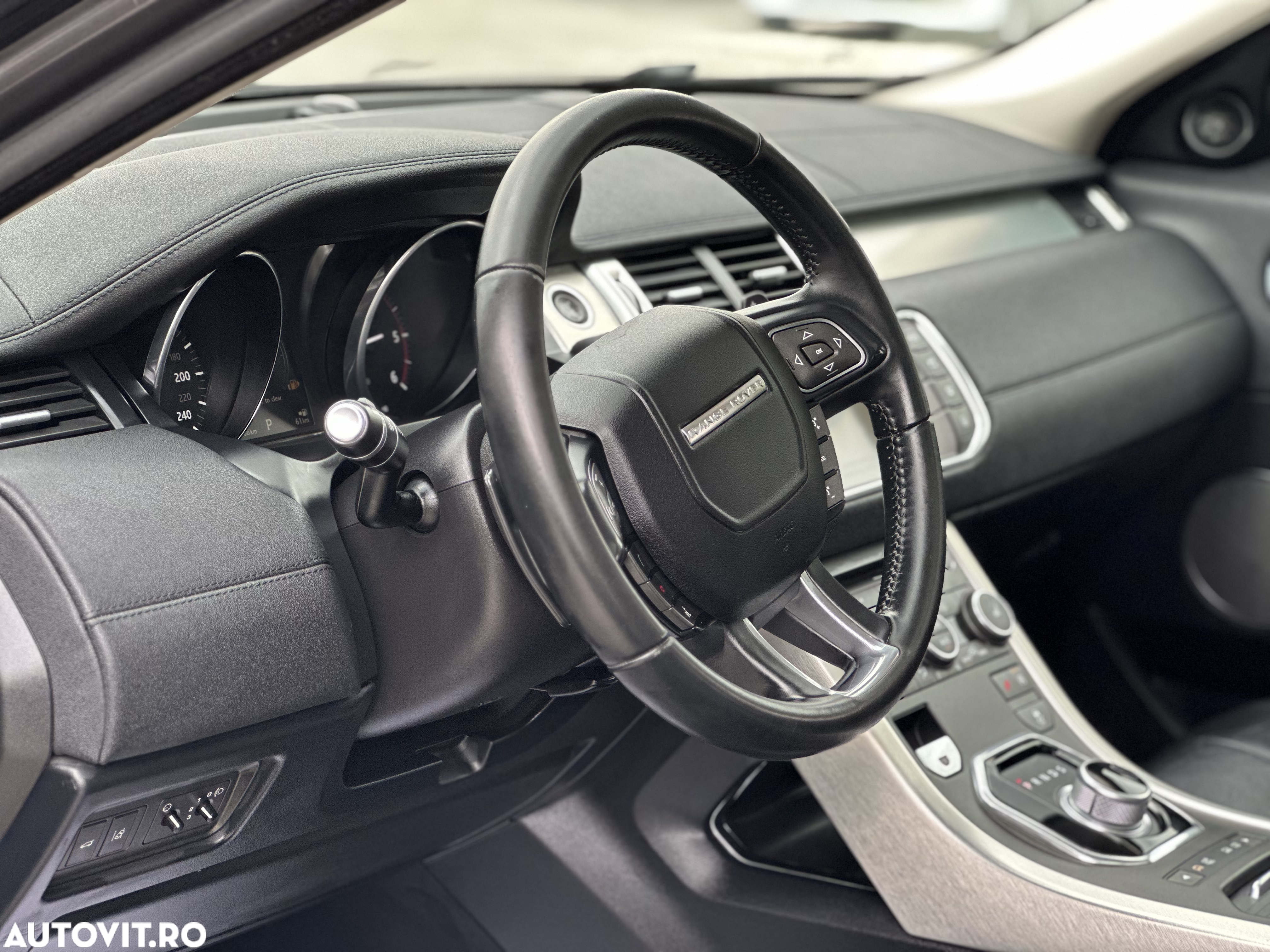 Land Rover Range Rover Evoque 2.0 D150 R-Dynamic SE - 32