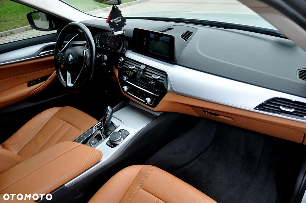 BMW Seria 5 520d xDrive - 12