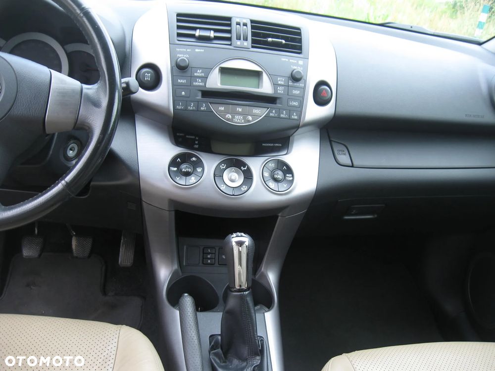 Toyota RAV4 2.0 VVT-i Premium - 11