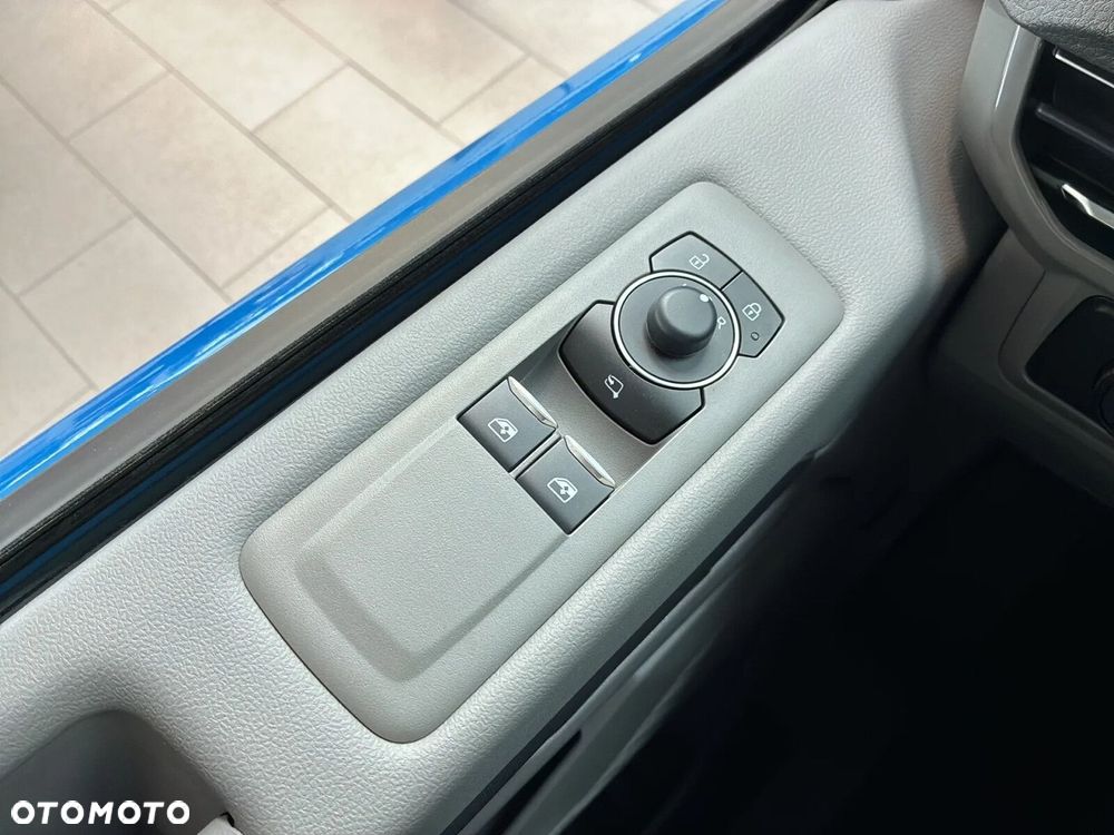 Volkswagen Caravelle - 32