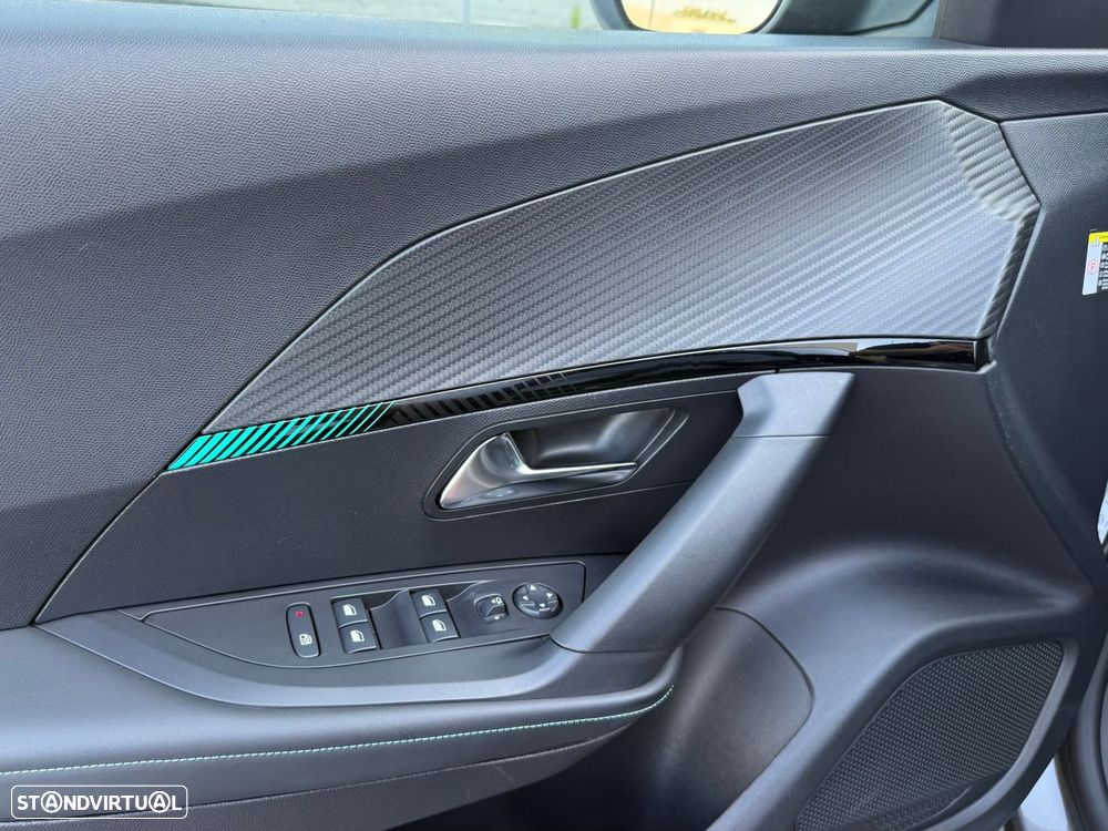 Peugeot 2008 1.2 PureTech Allure Pack EAT8 - 12