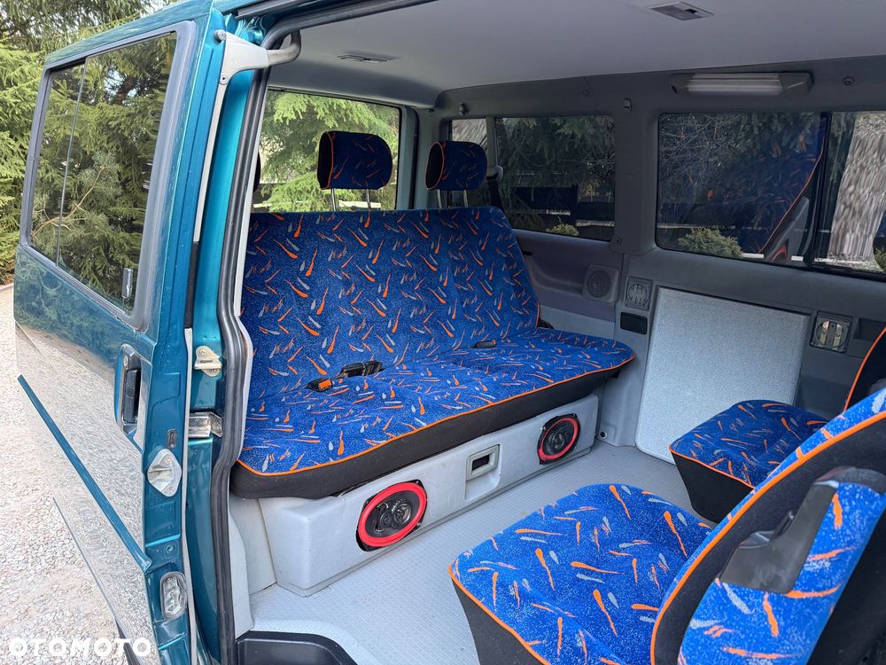 Volkswagen Multivan - 10