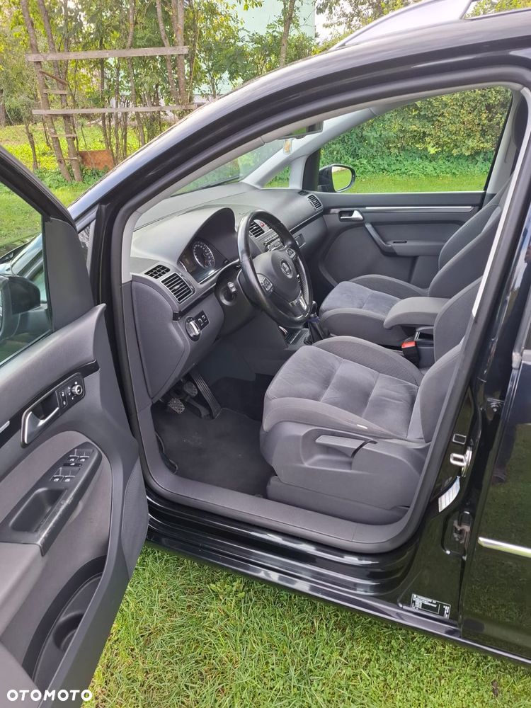Volkswagen Touran - 17