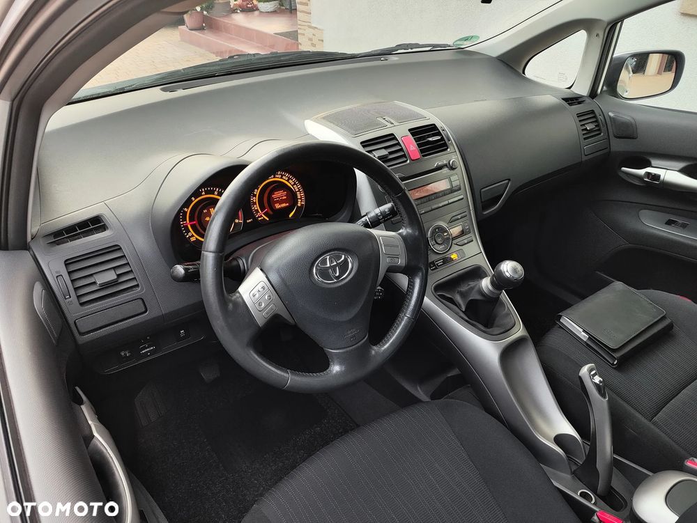 Toyota Auris 1.6 VVT-i Team - 17
