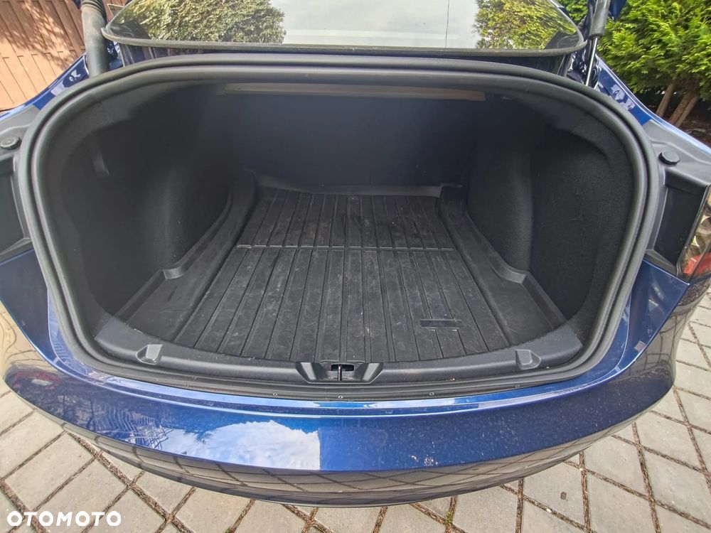 Tesla Model 3 - 21