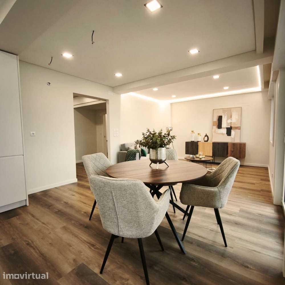 Apartamento T3 Renovado em Benfica com Excelente Luz Natural - Grande imagem: 2/18
