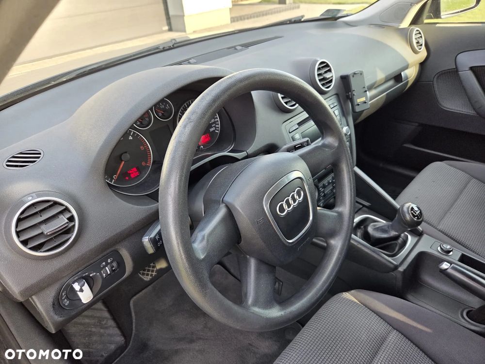 Audi A3 Sportback 1.9 TDI DPF Ambiente - 11