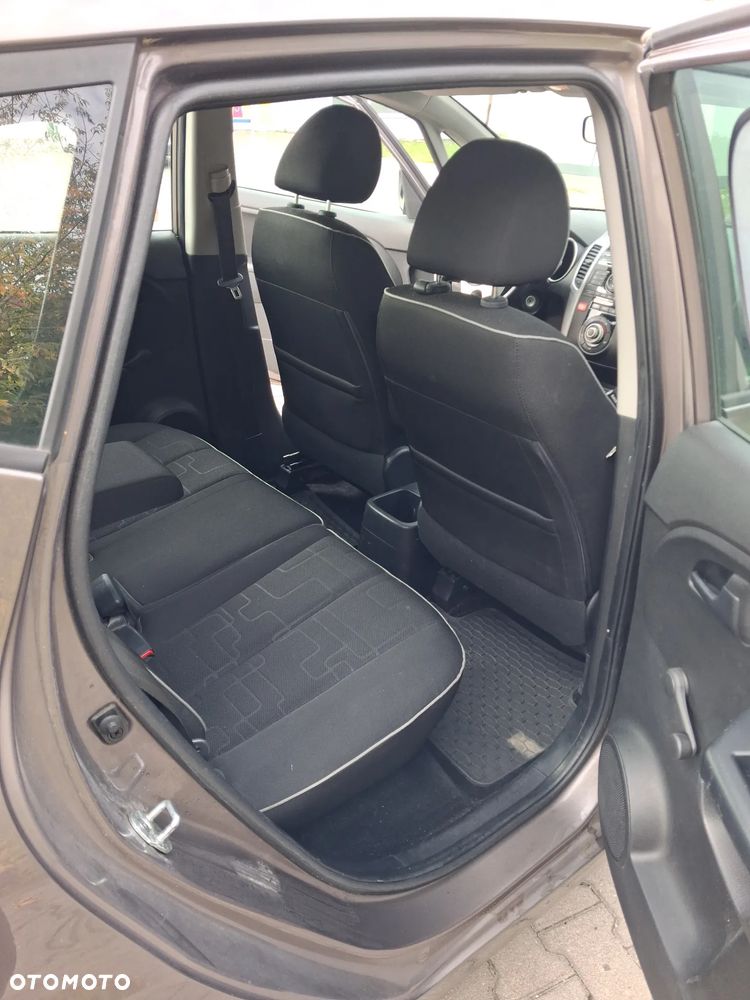Kia Venga - 5