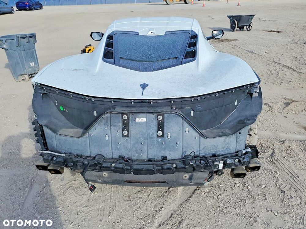 Chevrolet Corvette - 11