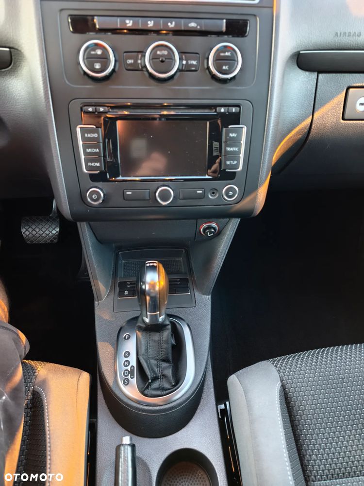 Volkswagen Touran - 11
