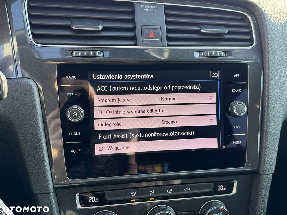 Volkswagen Golf - 34