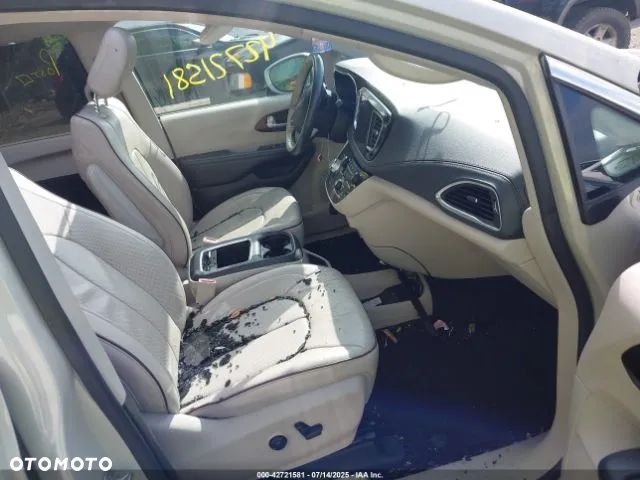 Chrysler Pacifica - 10