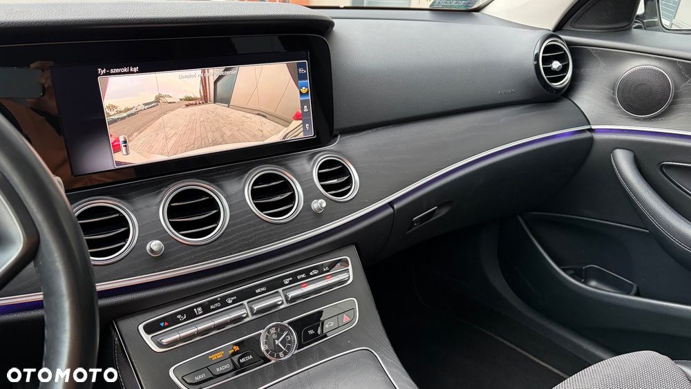 Mercedes-Benz Klasa E 200 4-Matic 9G-TRONIC - 24
