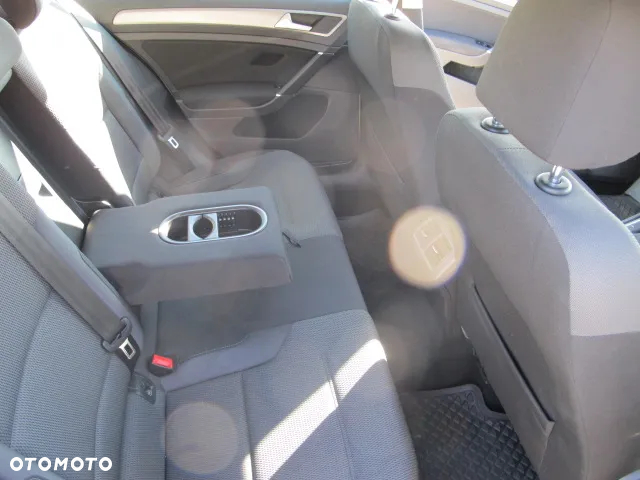 Volkswagen Golf VII 1.6 TDI BlueMotion Trendline - 16