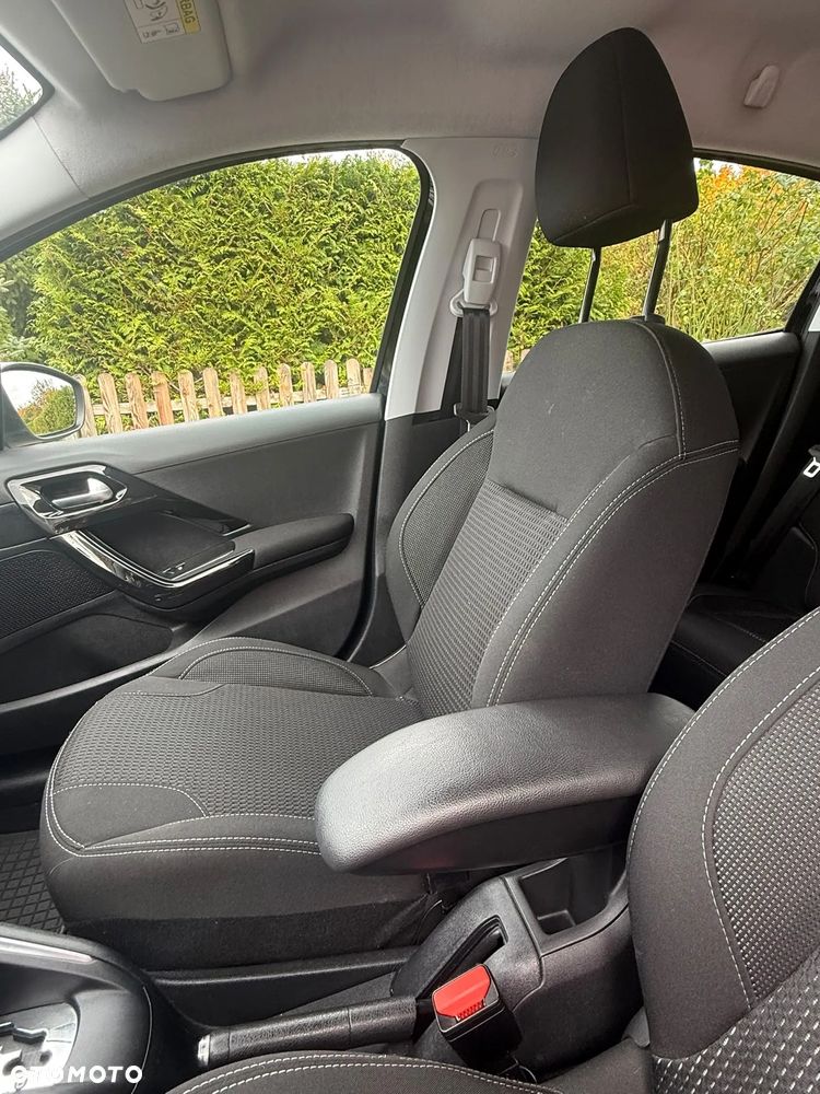 Peugeot 208 1.2 PureTech GPF Allure S&S EAT6 - 11