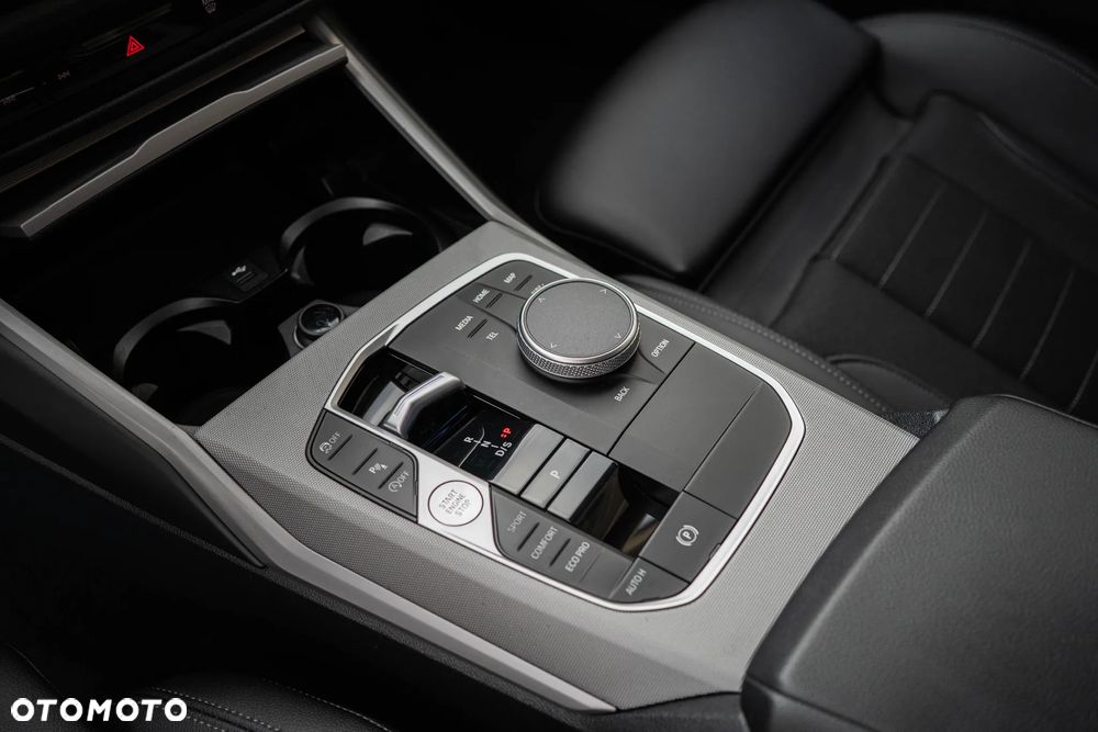 BMW Seria 3 330i xDrive - 8