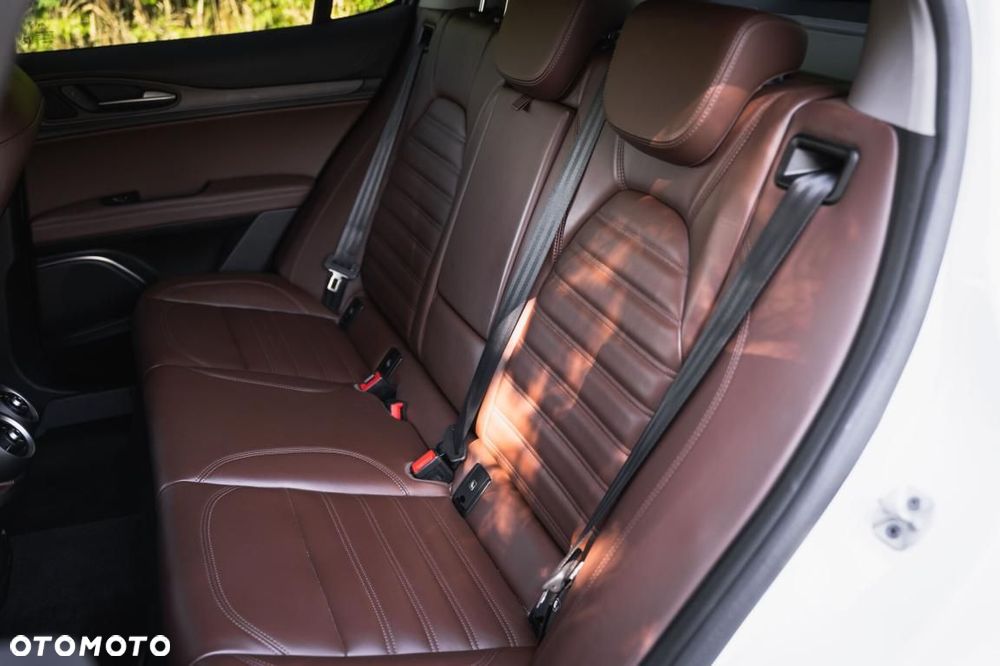 Alfa Romeo Stelvio - 28