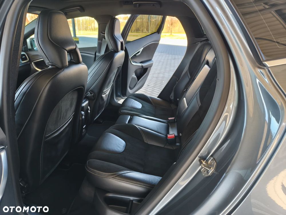 Volvo V40 D3 Geartronic Summum - 24