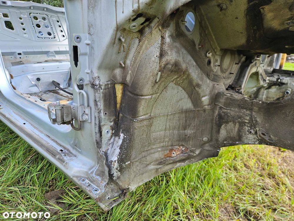 Błotnik Ćwiartka LY7W Poszycie Słupek Próg Podłużnica Dach Audi A6 C6 Sedan - 16