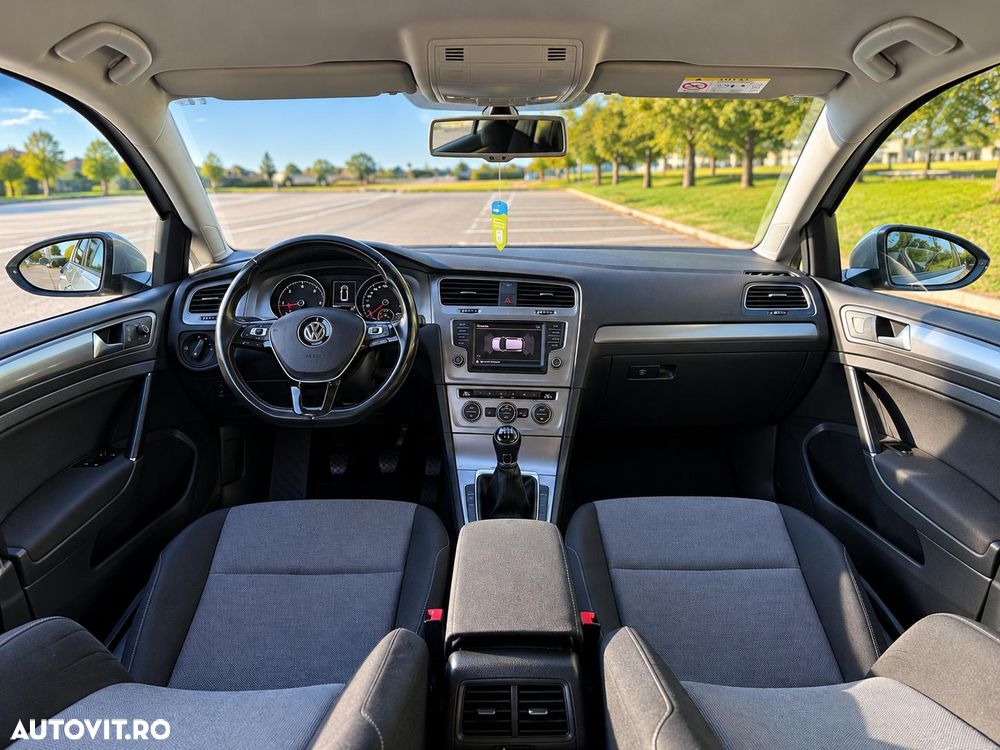 Volkswagen Golf - 6