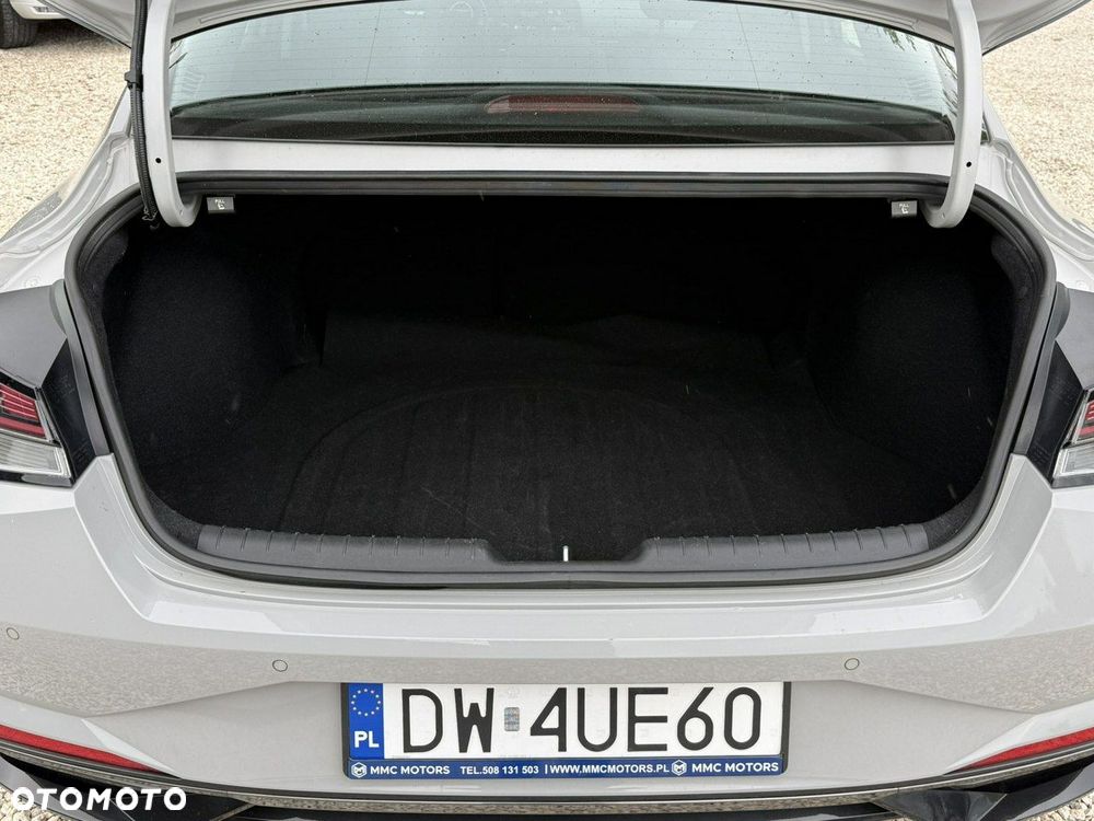 Hyundai Elantra 1.6 Smart CVT - 17