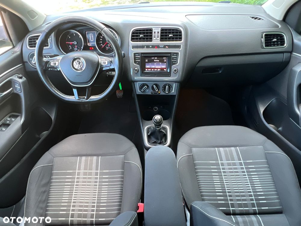 Volkswagen Polo 1.4 TDI Blue Motion Technology Lounge - 21