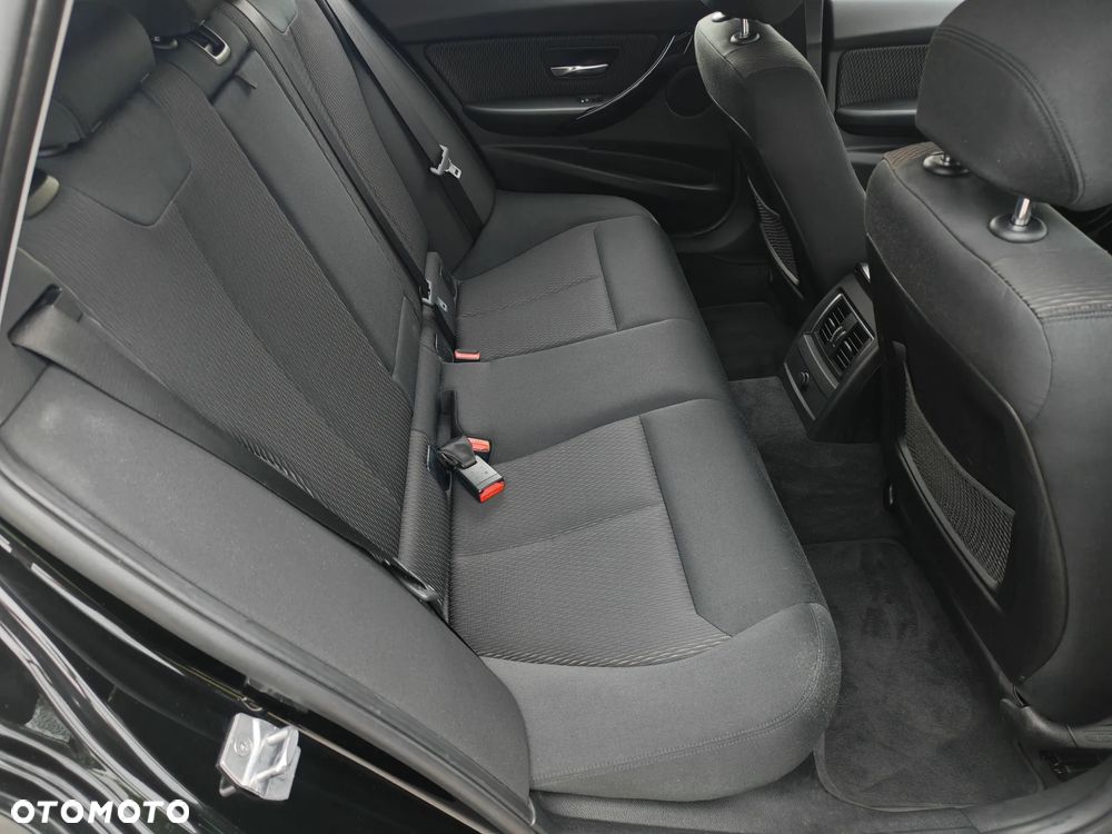 BMW Seria 3 320d Advantage - 34