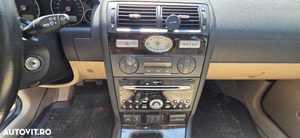 Ford Mondeo 2.5 V6 Ghia X - 12