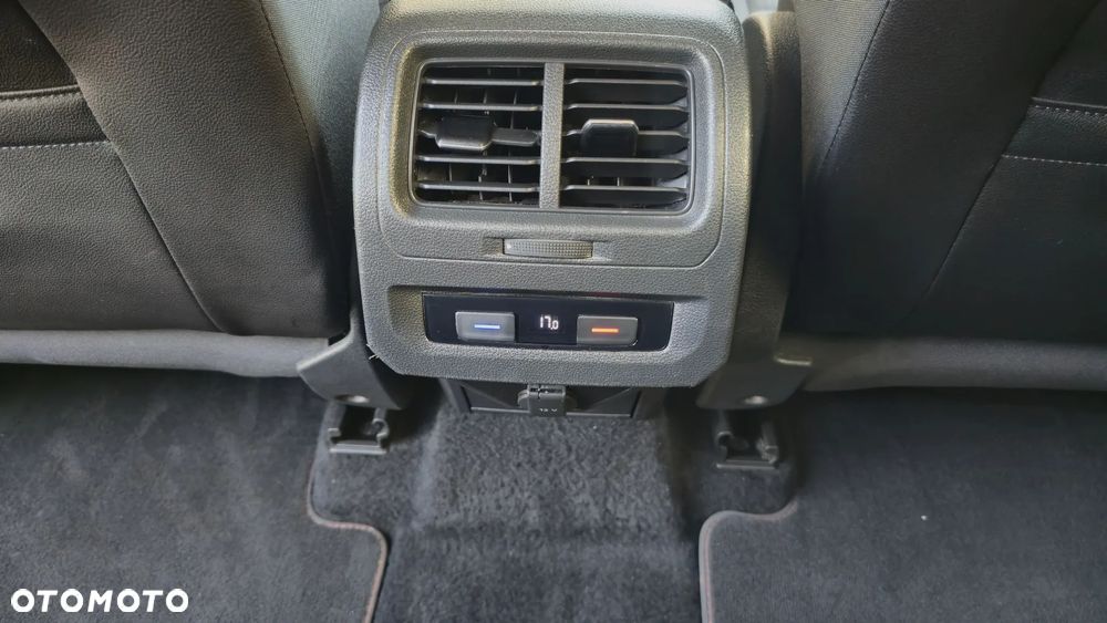 Volkswagen Touran 2.0 TDI SCR (BlueMotion Technology) SOUND - 18
