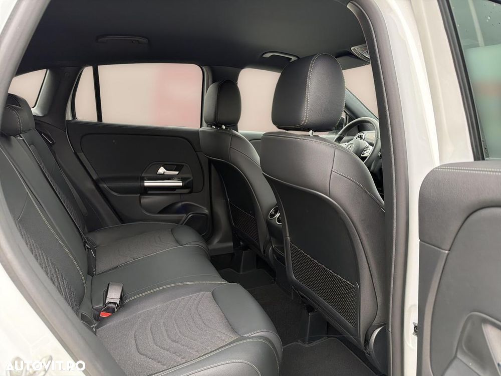 Mercedes-Benz GLA - 14