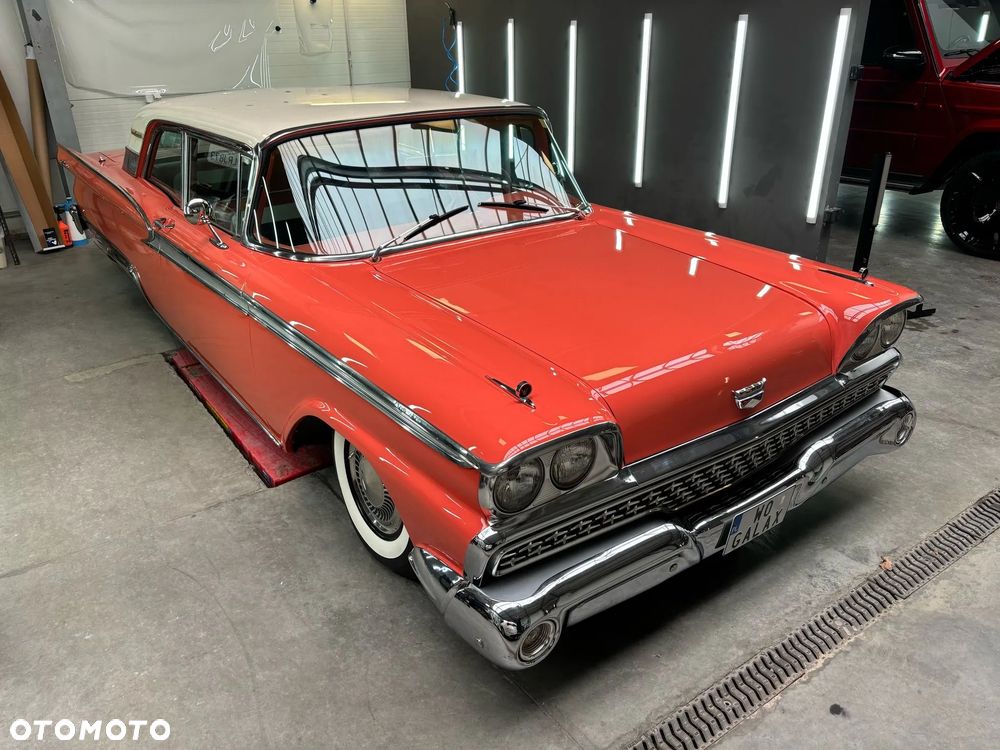 Ford Fairlane - 1