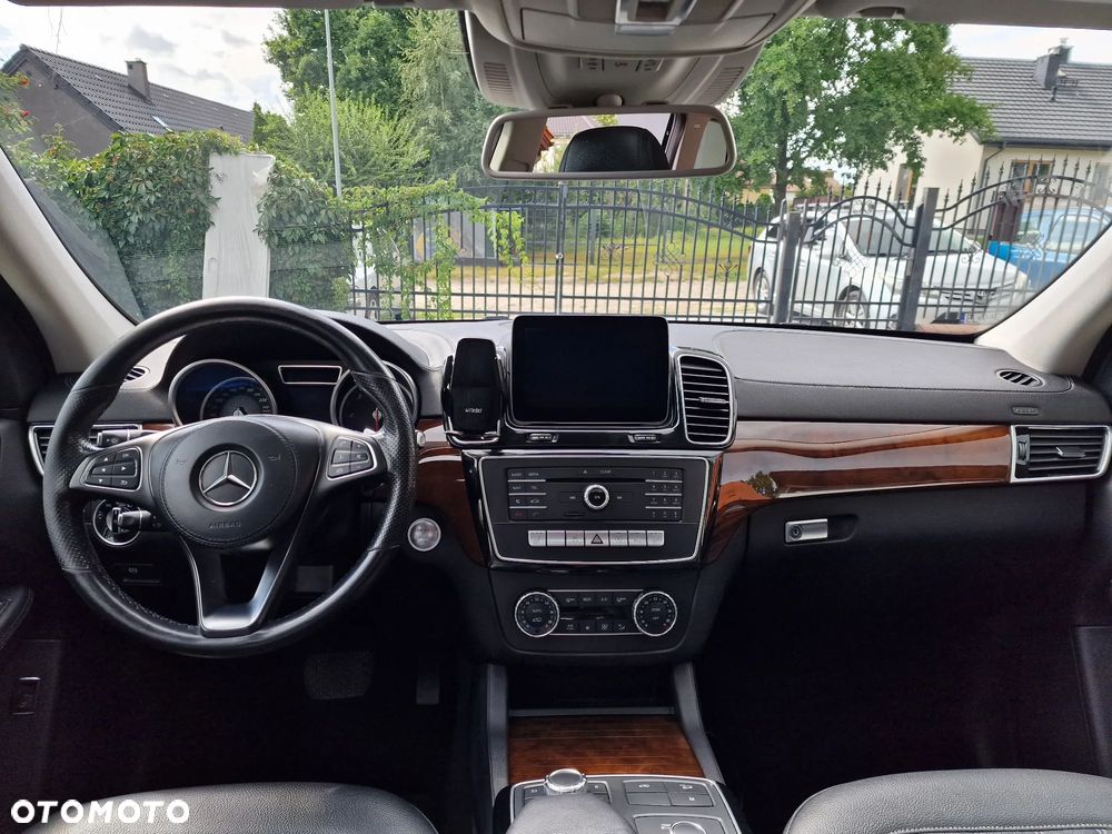 Mercedes-Benz GLS - 15