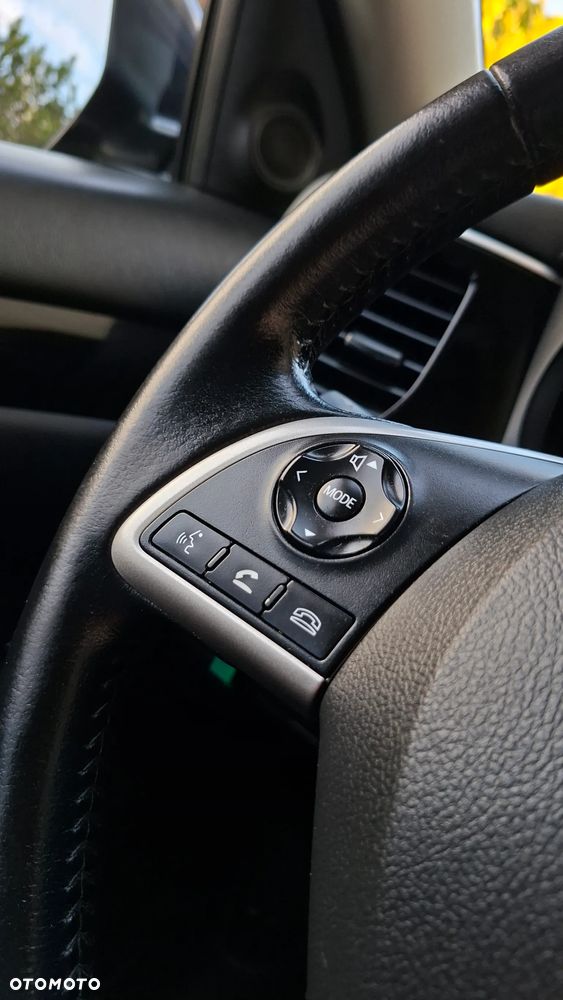 Mitsubishi Outlander 2.0 2WD Inform - 25