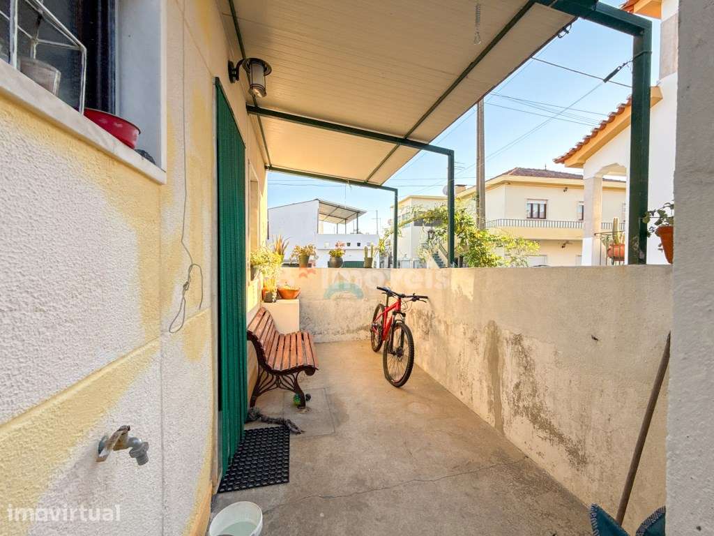 Andar de Moradia T3 c/ Quintal e Parqueamento - Cardal - Grande imagem: 4/41