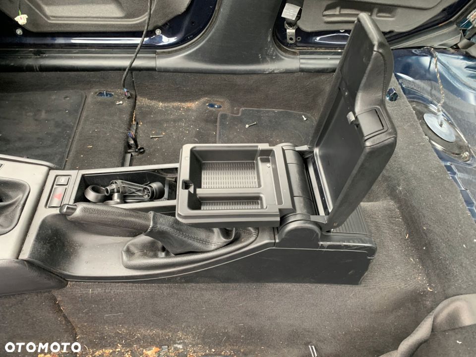 PODŁOKIETNIK SKÓRZANY CZARNY TUNEL BMW E46 - 3