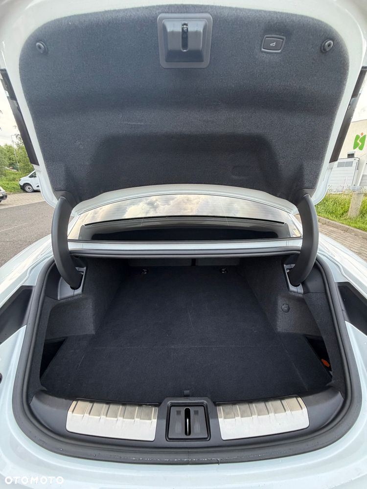 Porsche Taycan - 18