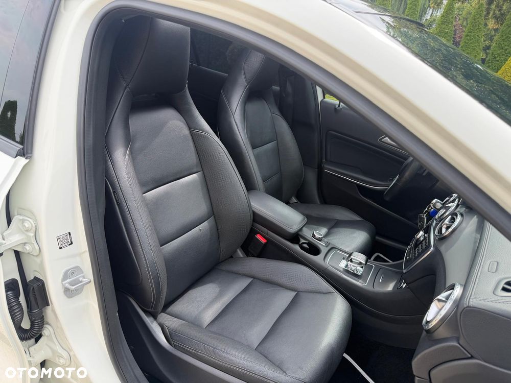 Mercedes-Benz GLA 45 AMG 4Matic 7G-DCT - 6