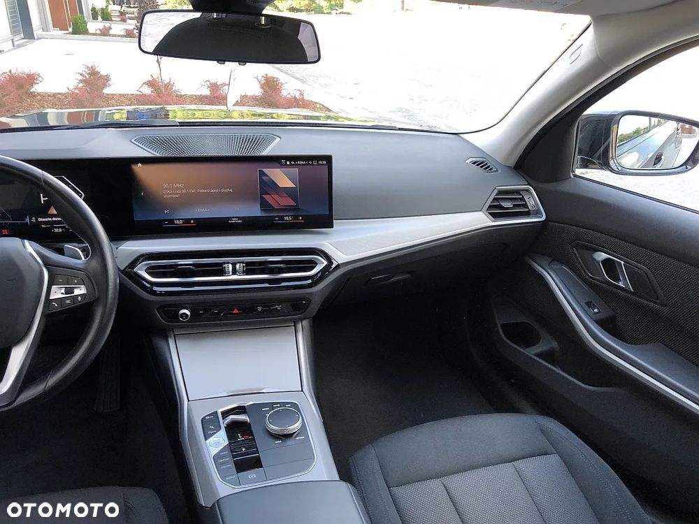 BMW Seria 3 318i Sport Line - 37